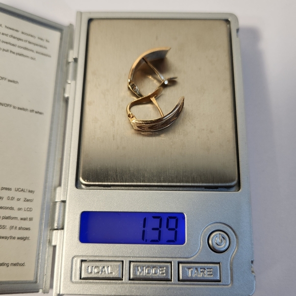 Not Flimsy* 80s 14k Solid Gold French Diamond etched Filigree Earrings 1.39g VTG - Picture 13 of 13